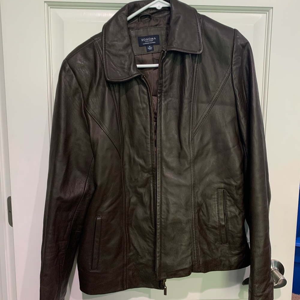 Like new brown leather jacket with two pockets